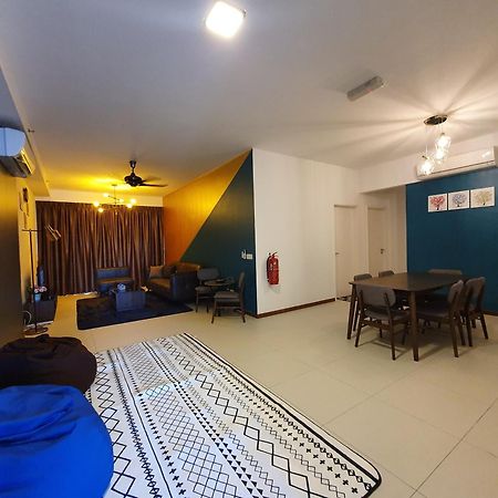 The Landmark By Katana 3Br To 4Br Luxury Seaview Landmark Homestay At Gurney 15-16Pax 无敌海景套房 Tanjung Tokong Exterior foto